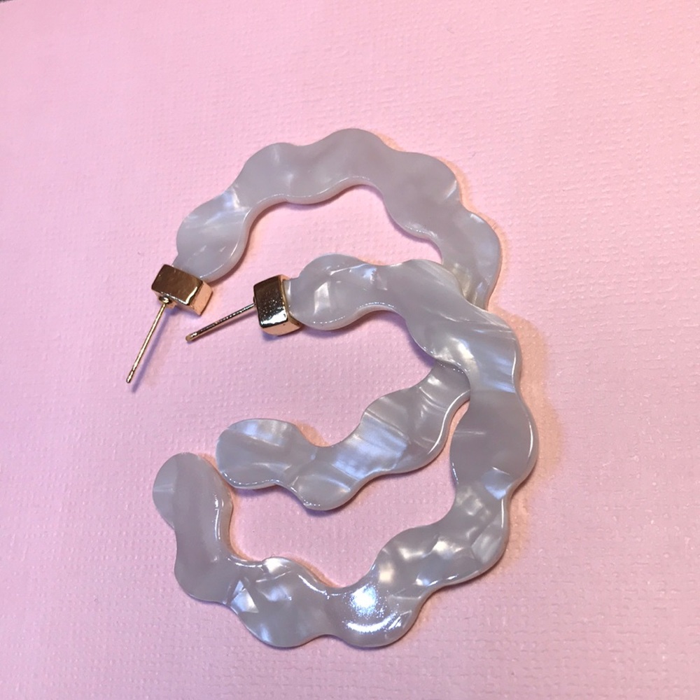 3/$30 cute modern earrings ! 💕